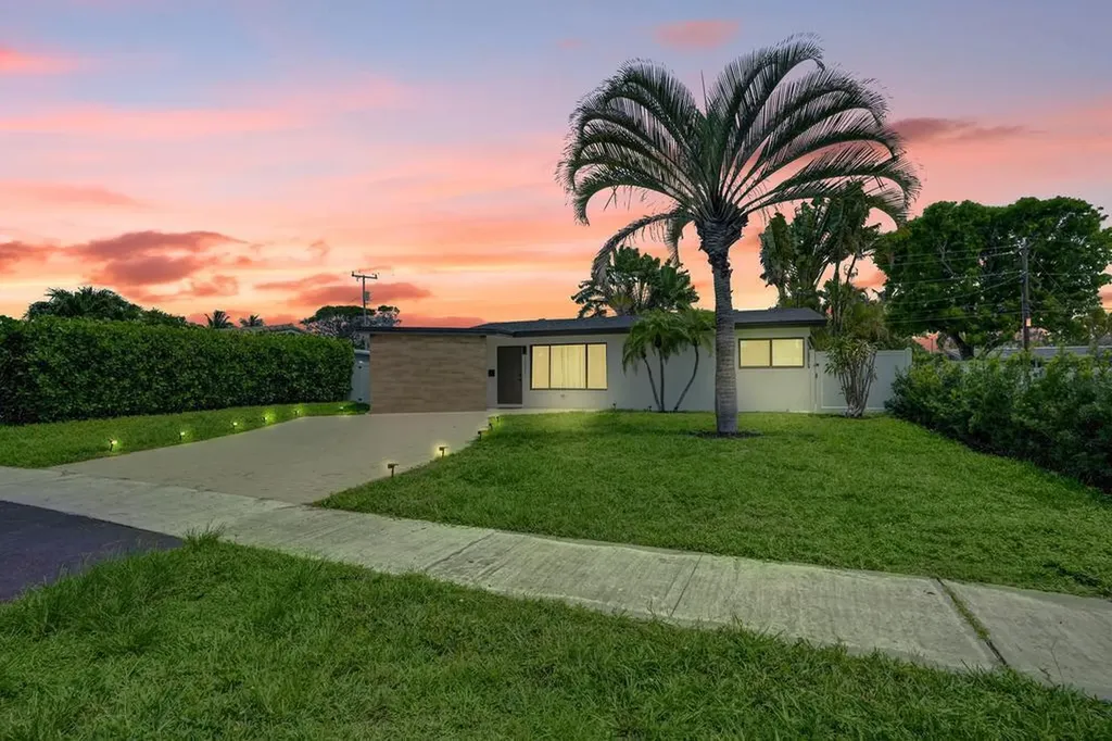 1001 SE 13th Court Deerfield Beach FL 33441