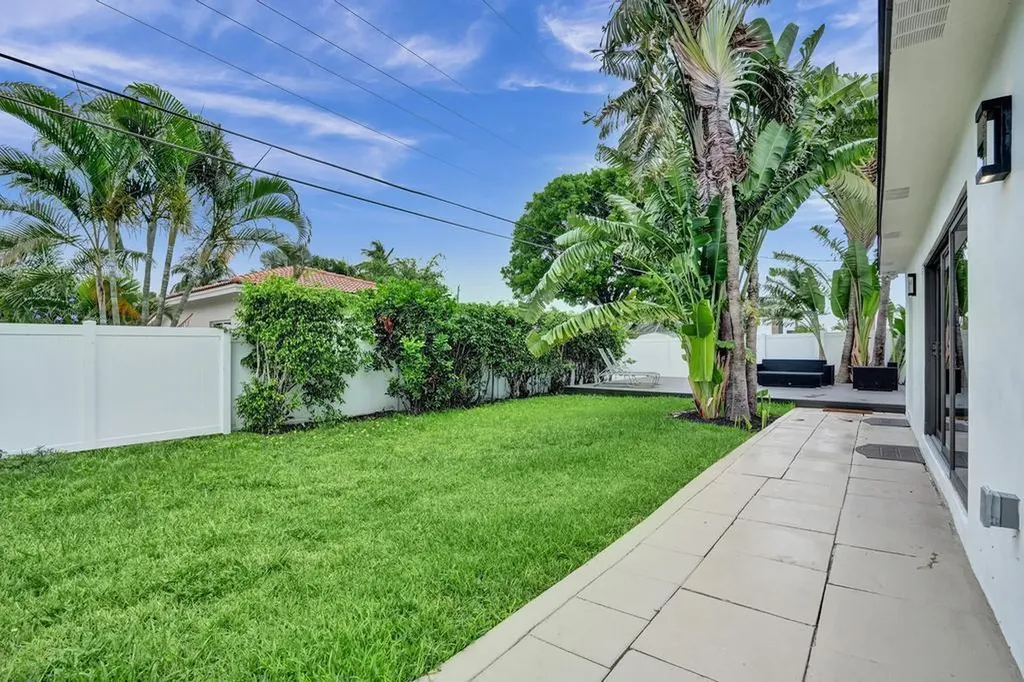1001 SE 13th Court Deerfield Beach FL 33441