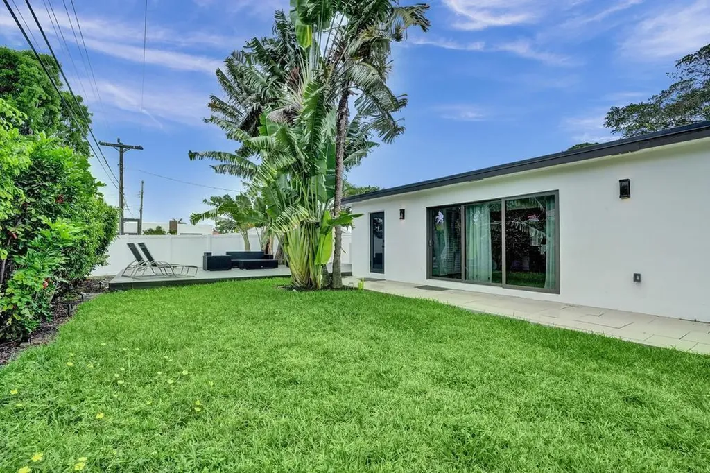 1001 SE 13th Court Deerfield Beach FL 33441