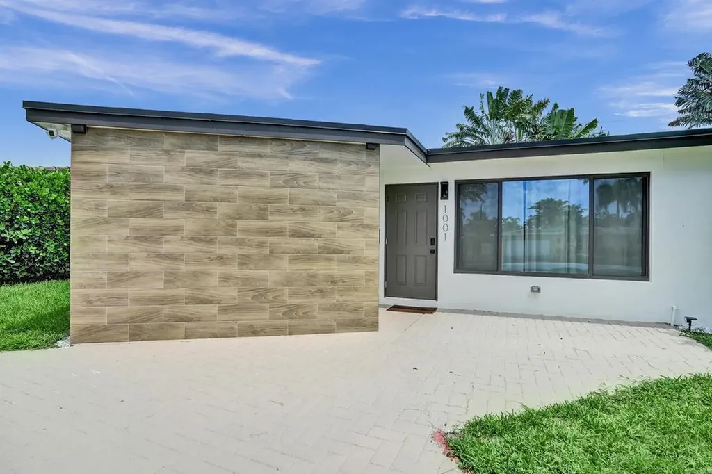 1001 SE 13th Court Deerfield Beach FL 33441