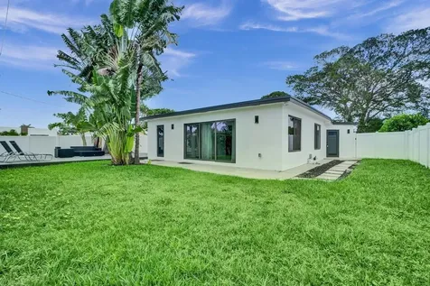 1001 SE 13th Court Deerfield Beach FL 33441