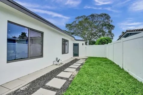 1001 SE 13th Court Deerfield Beach FL 33441