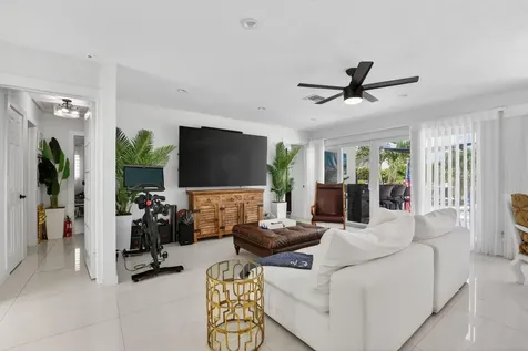 2375 SE 8th Street SE Pompano Beach FL 33062