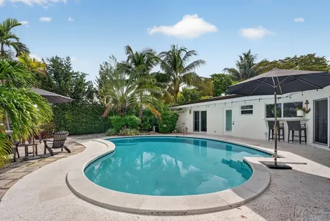 2375 SE 8th Street SE Pompano Beach FL 33062