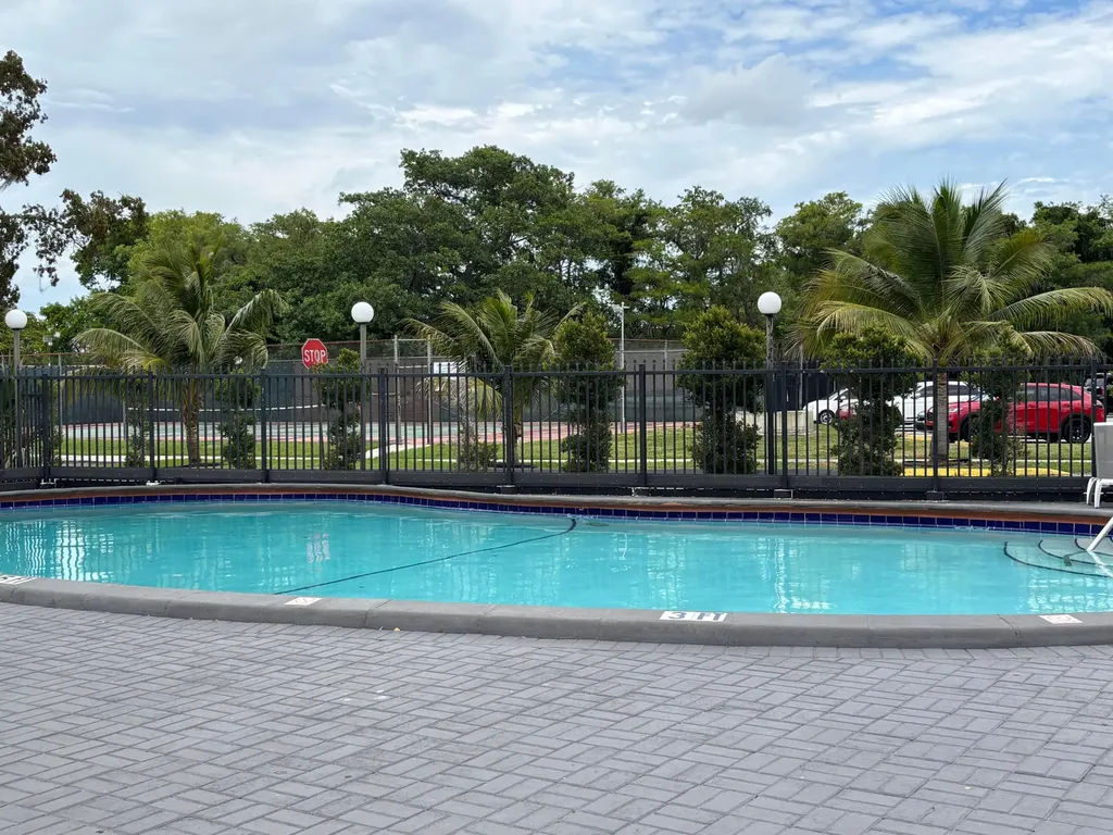 8051 S Colony Circle Tamarac FL 33321
