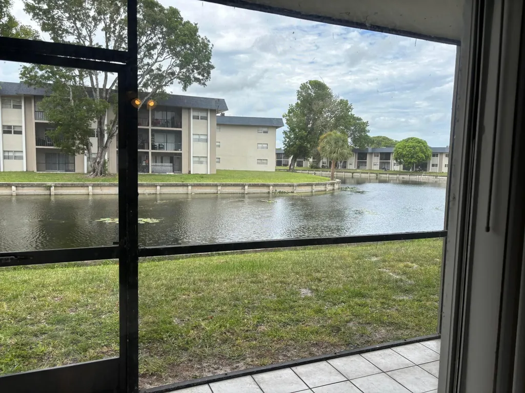 8051 S Colony Circle Tamarac FL 33321