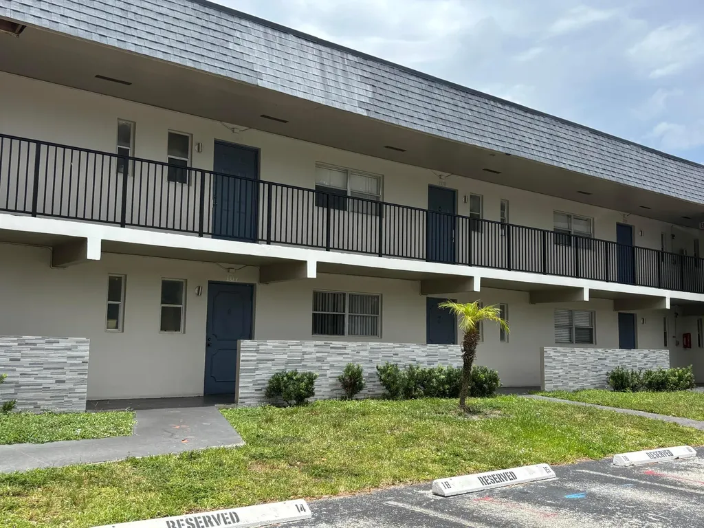 8051 S Colony Circle Tamarac FL 33321