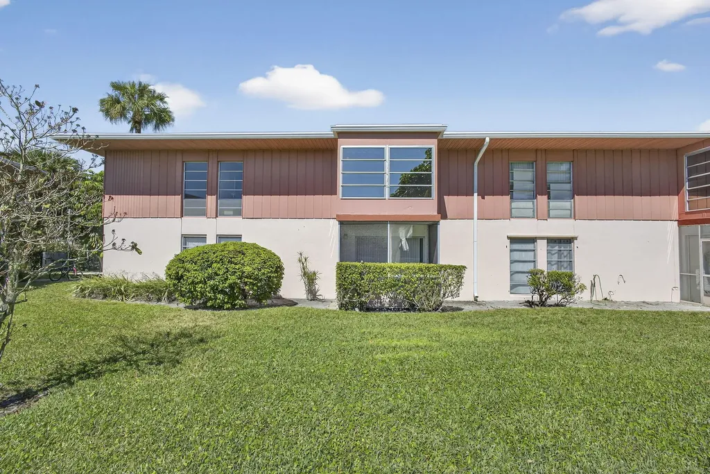 1 Golfs Edge West Palm Beach FL 33417