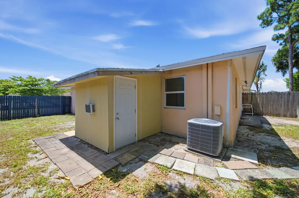 5256 Cannon Way West Palm Beach FL 33415