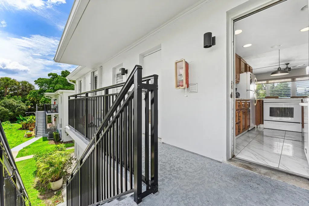 1045 SE 15th Street Fort Lauderdale FL 33316