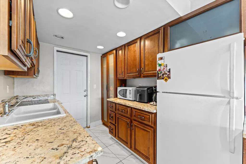 1045 SE 15th Street Fort Lauderdale FL 33316
