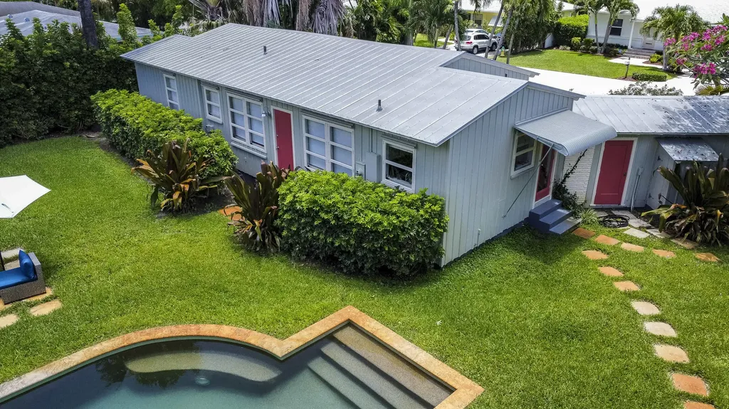 15 N Swinton Circle Delray Beach FL 33444