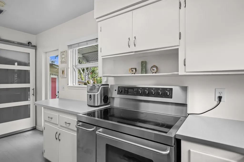 15 N Swinton Circle Delray Beach FL 33444