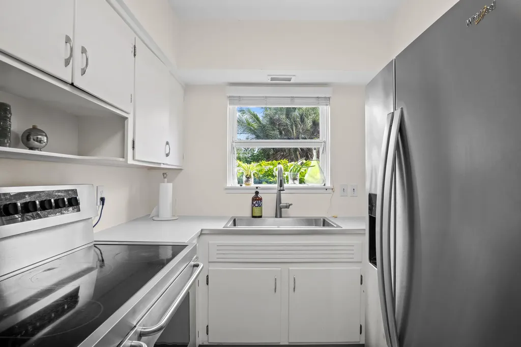15 N Swinton Circle Delray Beach FL 33444