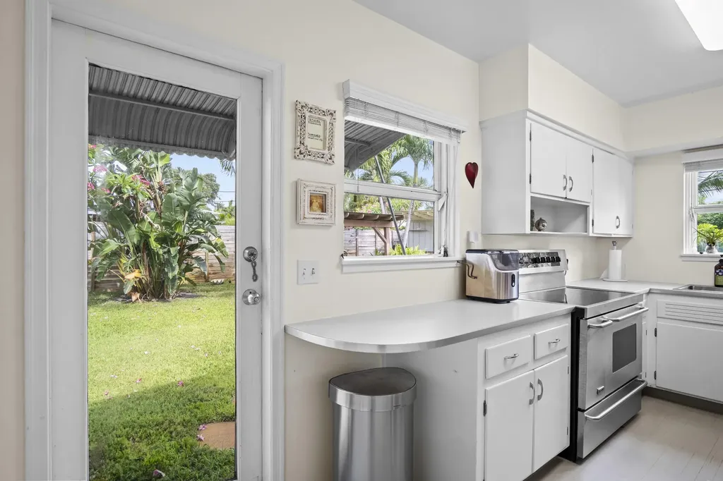 15 N Swinton Circle Delray Beach FL 33444