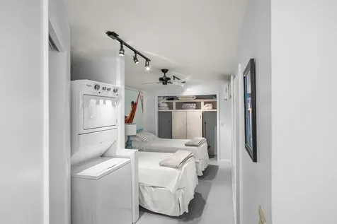 15 N Swinton Circle Delray Beach FL 33444