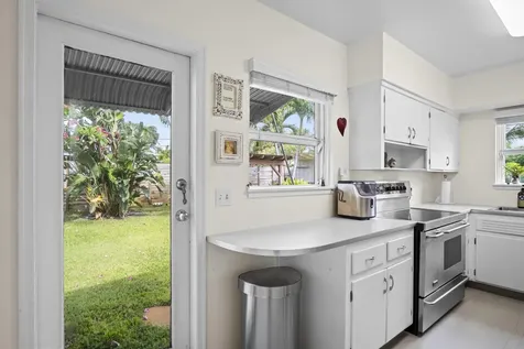 15 N Swinton Circle Delray Beach FL 33444