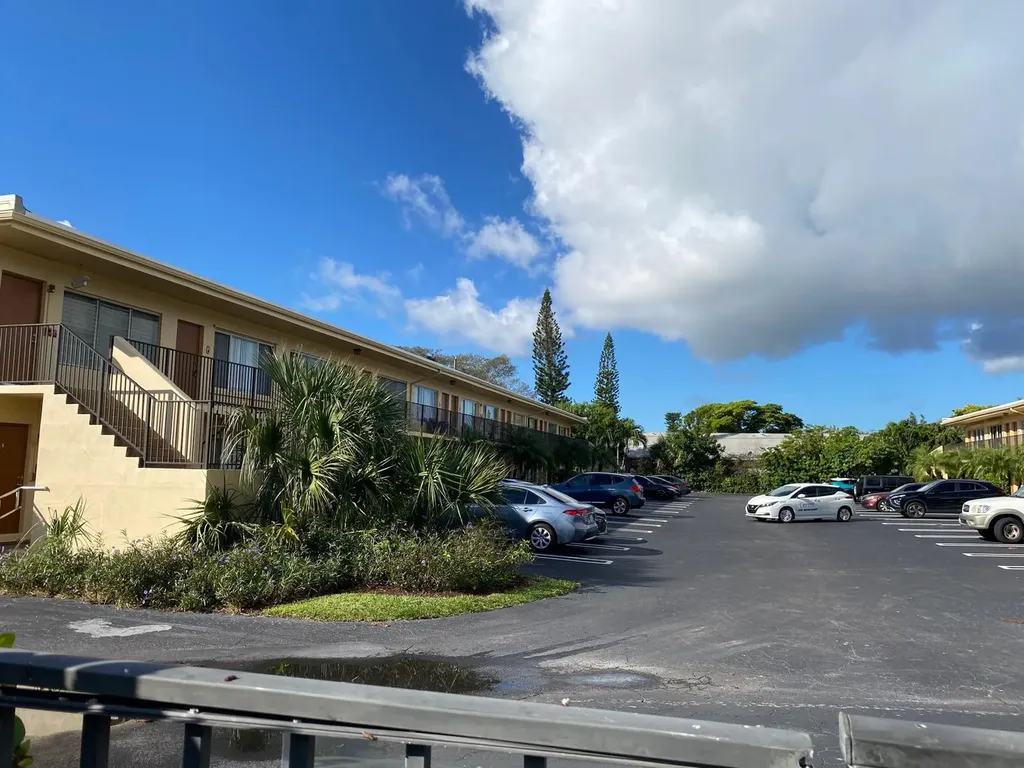2303 S Federal Highway Boynton Beach FL 33435