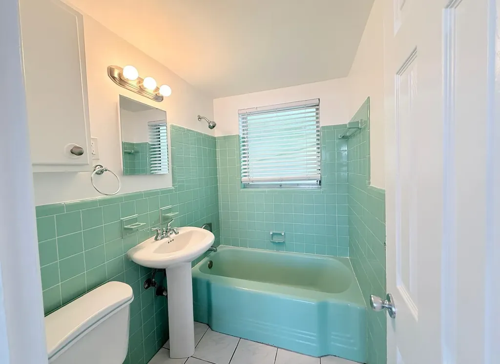 77 Hendricks Isle Fort Lauderdale FL 33301