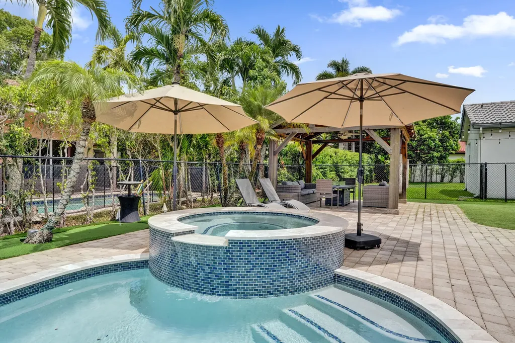 5351 NW 57th Terrace Coral Springs FL 33067