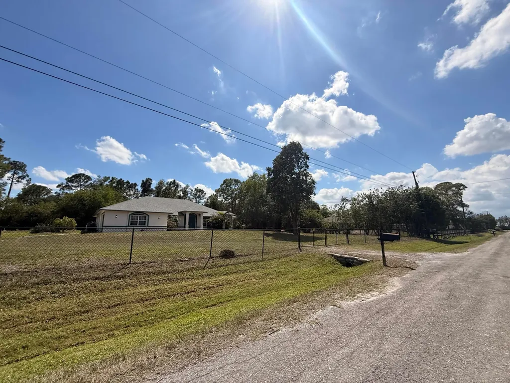 17770 75th Place N The Acreage FL 33470