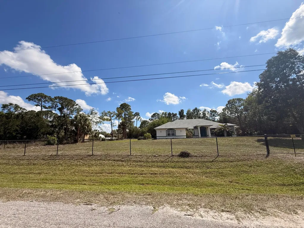 17770 75th Place N The Acreage FL 33470