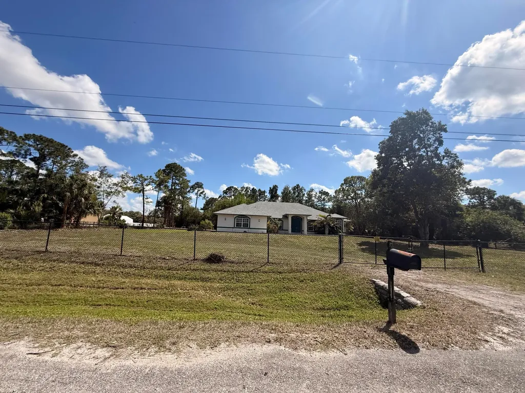 17770 75th Place N The Acreage FL 33470