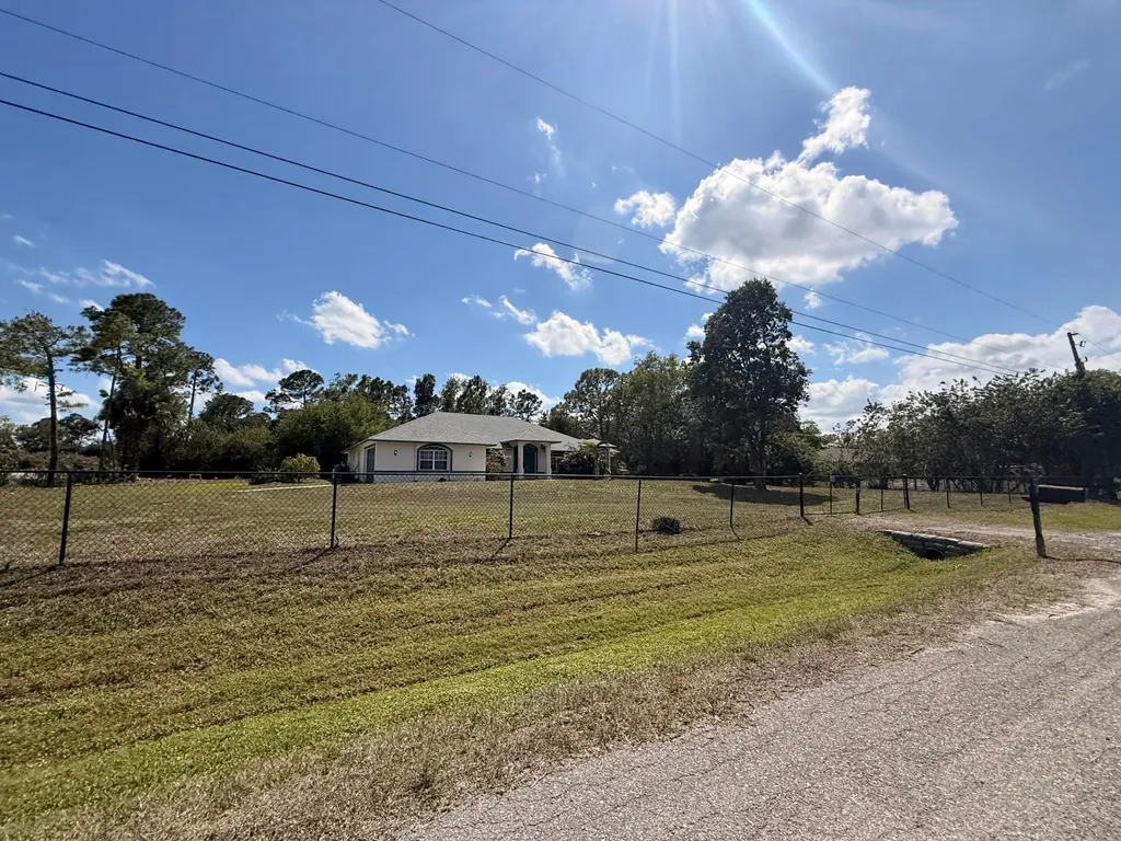 17770 75th Place N The Acreage FL 33470