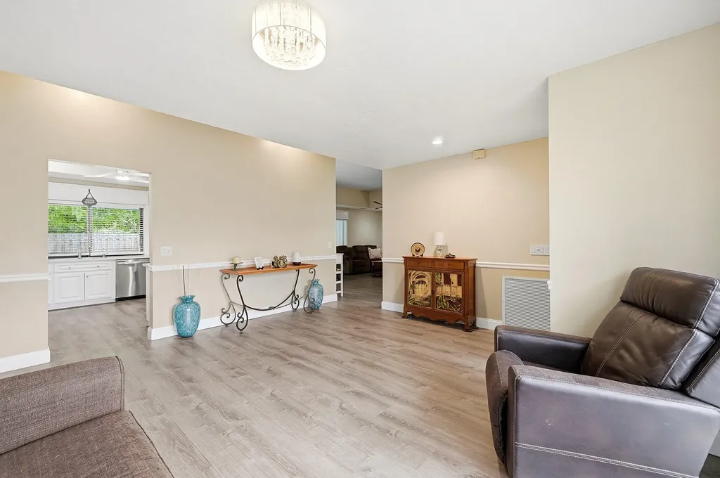 2145 NW 85th Lane Coral Springs FL 33071