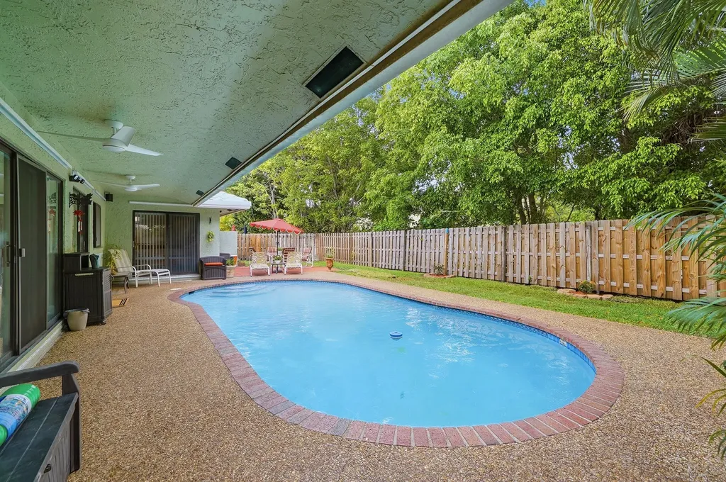 2145 NW 85th Lane Coral Springs FL 33071