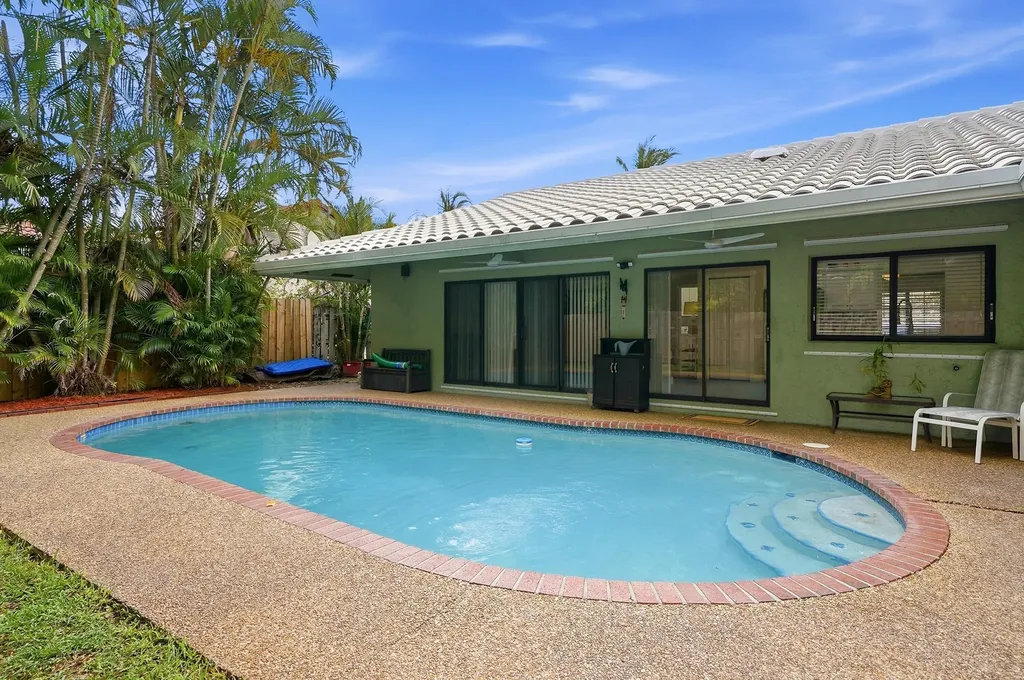 2145 NW 85th Lane Coral Springs FL 33071