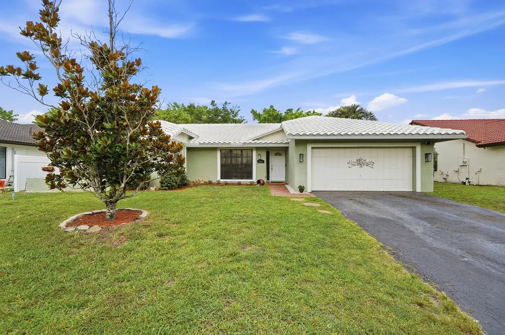 2145 NW 85th Lane Coral Springs FL 33071