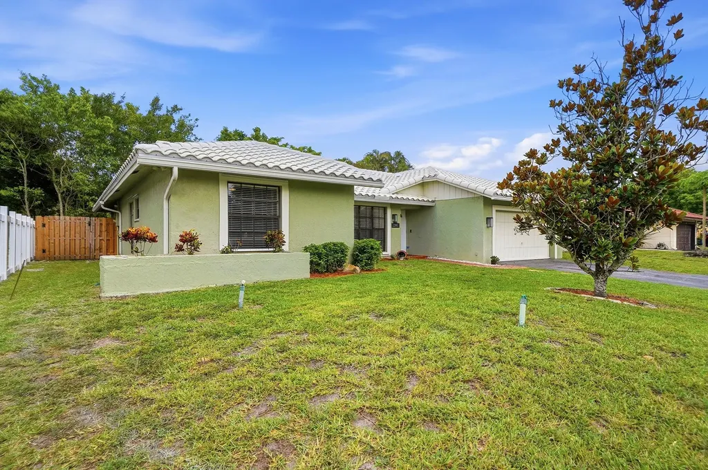 2145 NW 85th Lane Coral Springs FL 33071