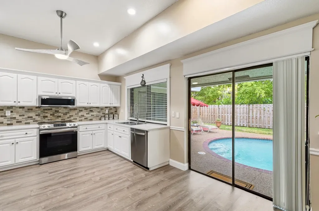 2145 NW 85th Lane Coral Springs FL 33071