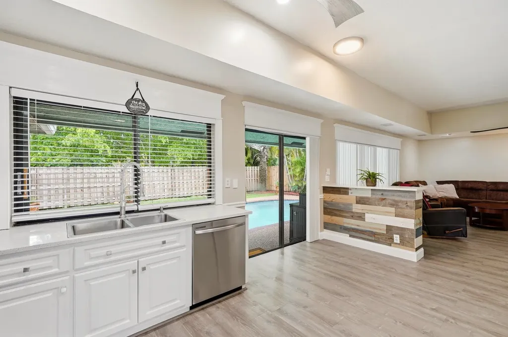 2145 NW 85th Lane Coral Springs FL 33071