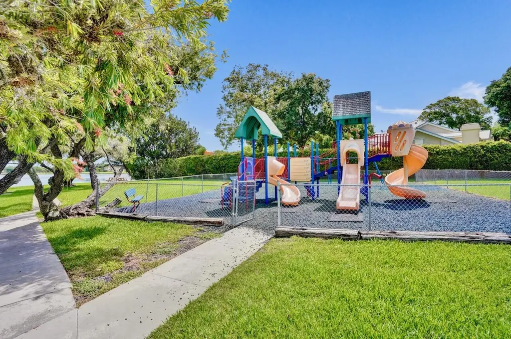 54 Cedar Circle Boynton Beach FL 33436