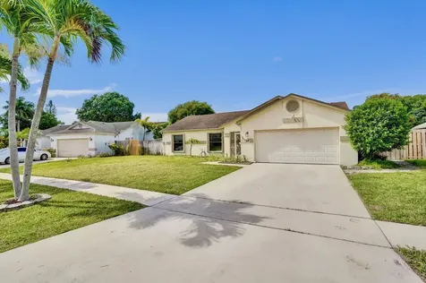 54 Cedar Circle Boynton Beach FL 33436