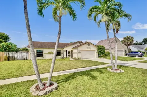 54 Cedar Circle Boynton Beach FL 33436
