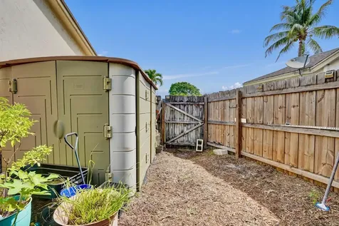 54 Cedar Circle Boynton Beach FL 33436