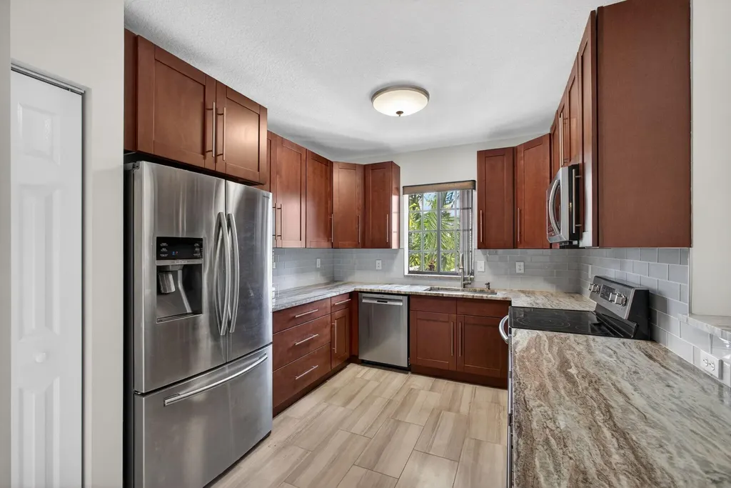 4907 Midtown Lane Palm Beach Gardens FL 33418
