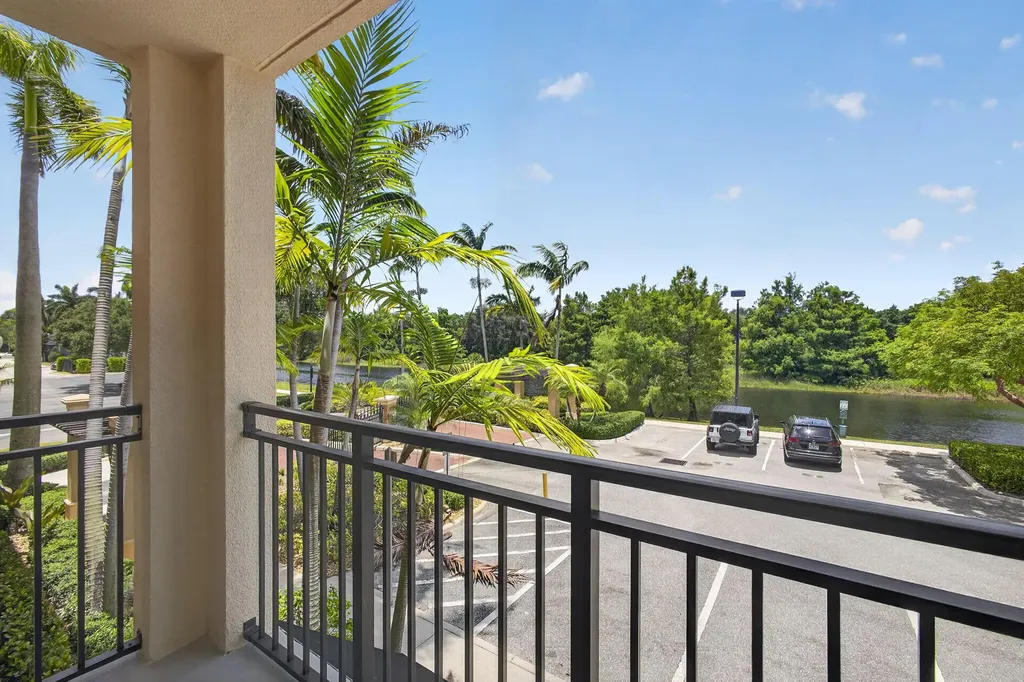 4907 Midtown Lane Palm Beach Gardens FL 33418