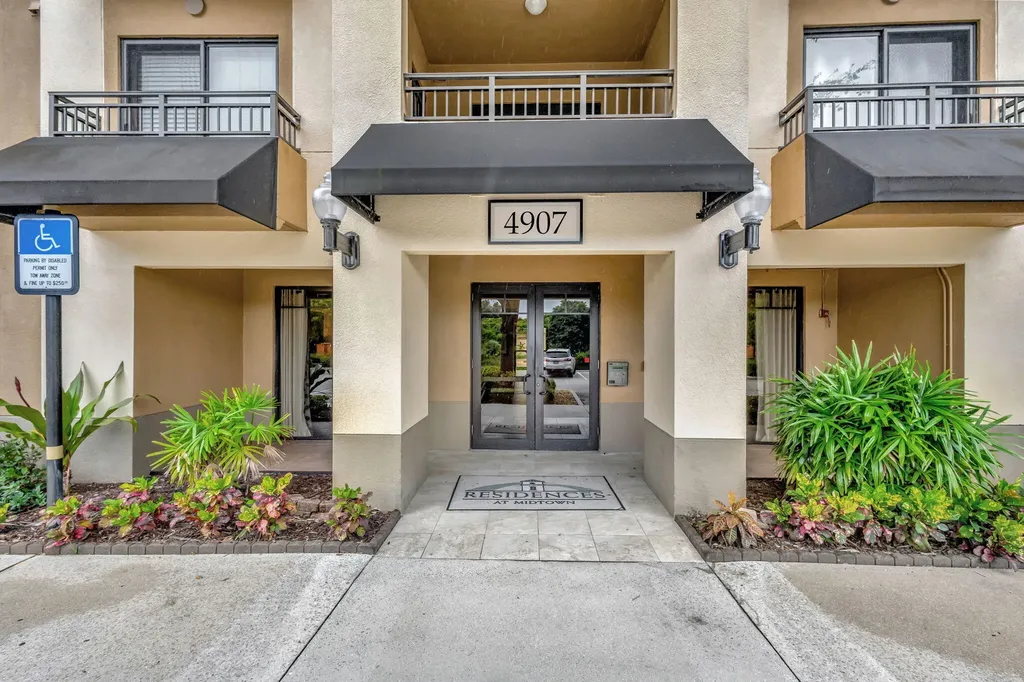 4907 Midtown Lane Palm Beach Gardens FL 33418