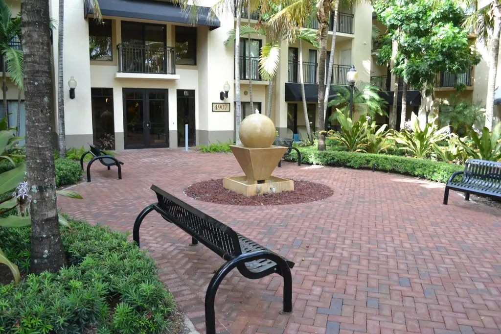4907 Midtown Lane Palm Beach Gardens FL 33418