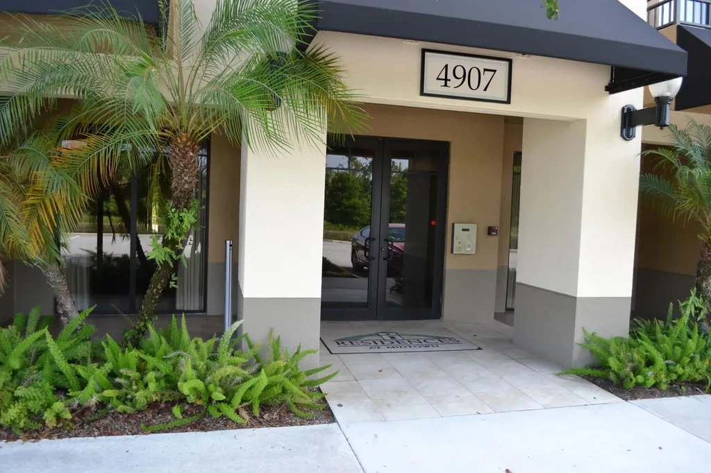 4907 Midtown Lane Palm Beach Gardens FL 33418