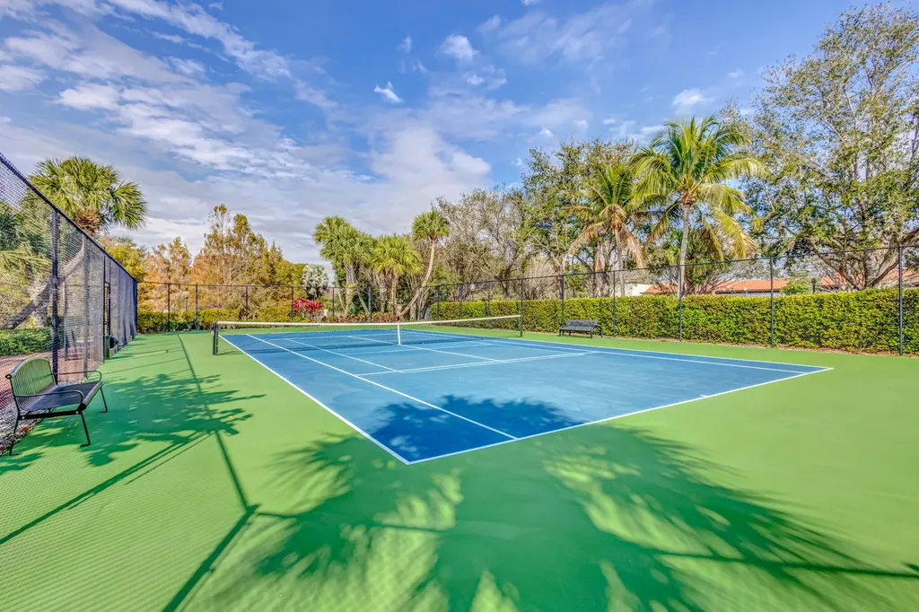 4907 Midtown Lane Palm Beach Gardens FL 33418