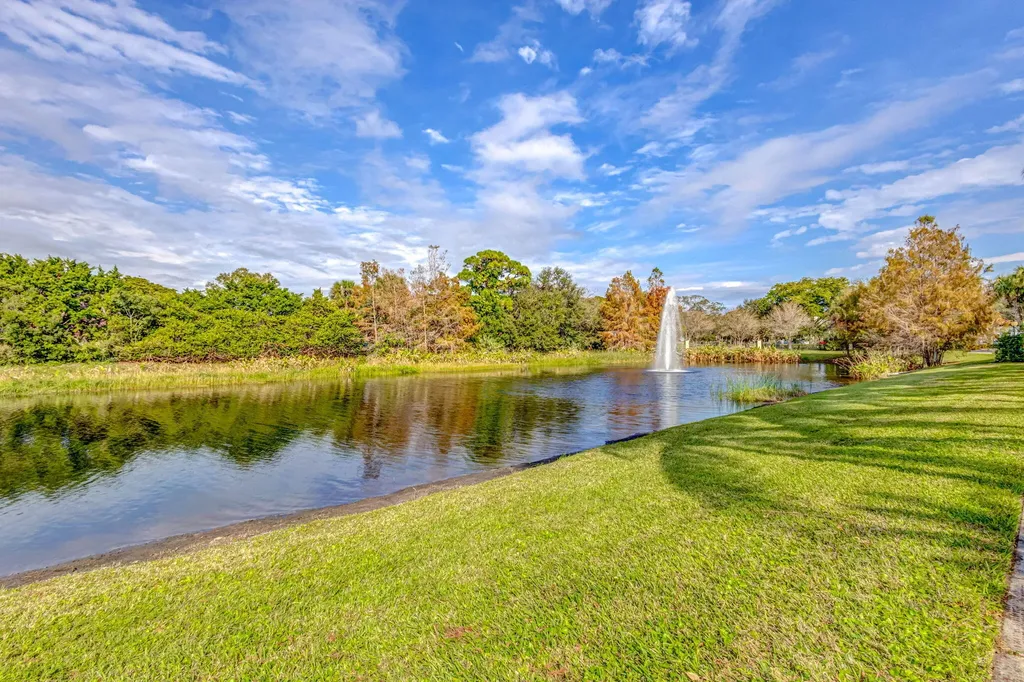 4907 Midtown Lane Palm Beach Gardens FL 33418