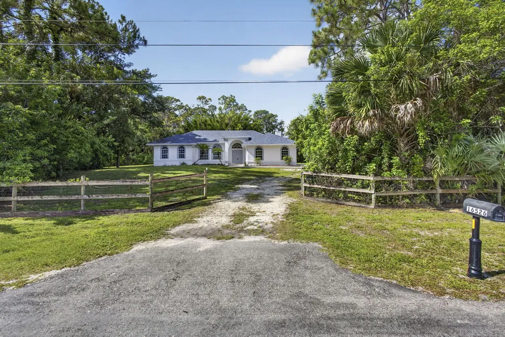 16526 N 78th Road Road N The Acreage FL 33470