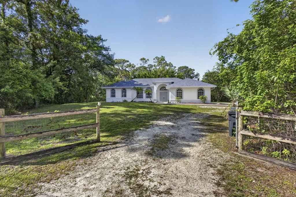 16526 N 78th Road Road N The Acreage FL 33470