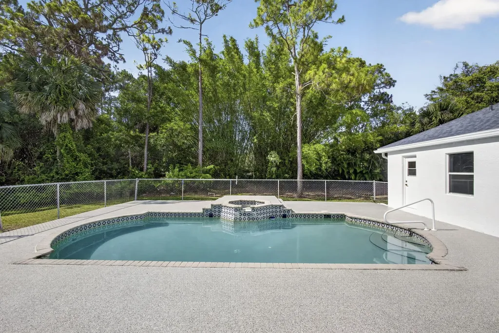 16526 N 78th Road Road N The Acreage FL 33470