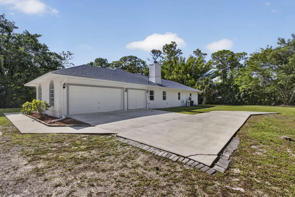 16526 N 78th Road Road N The Acreage FL 33470
